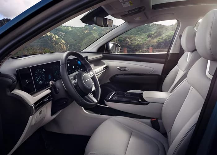 Hyundai Tucson — Interior 1/7