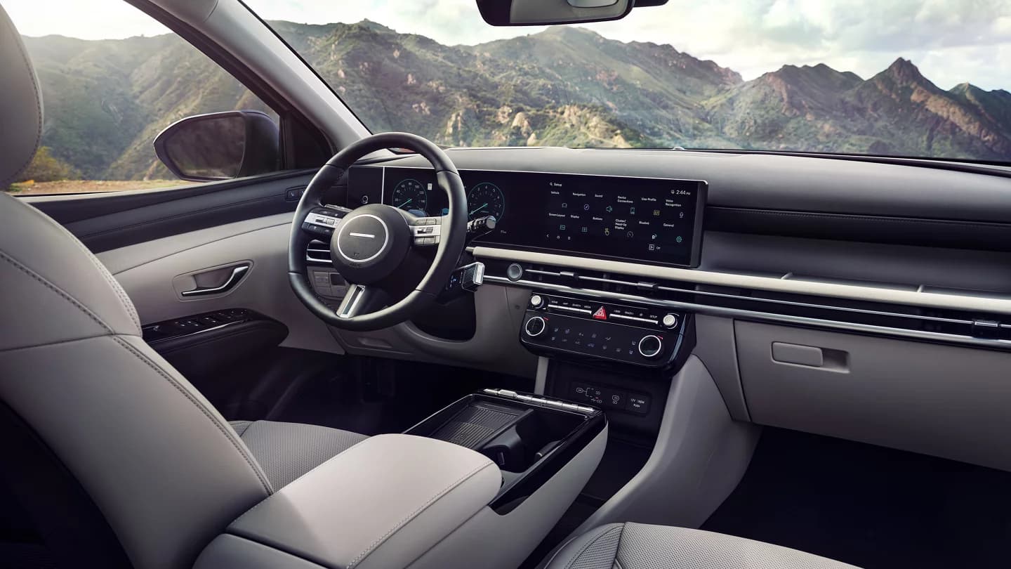 Hyundai Tucson — Interior 2/7
